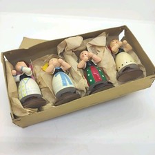 4 sehr alte Trachten Frauen /