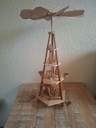 Pyramide 62cm geschnitzt